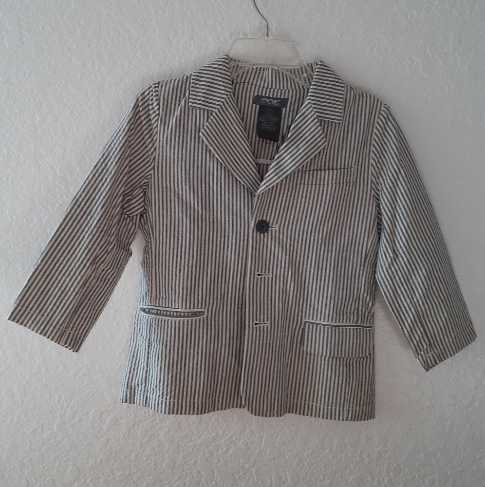 kenneth cole children blazer. 
Sz.5. white